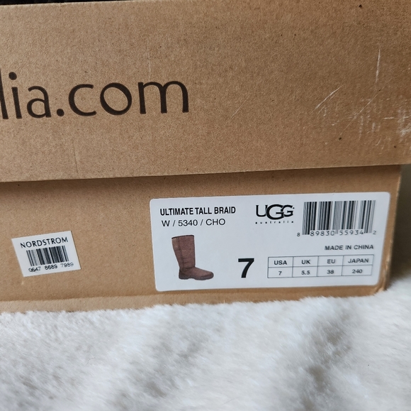 UGG- Boots - Picture 12 of 12